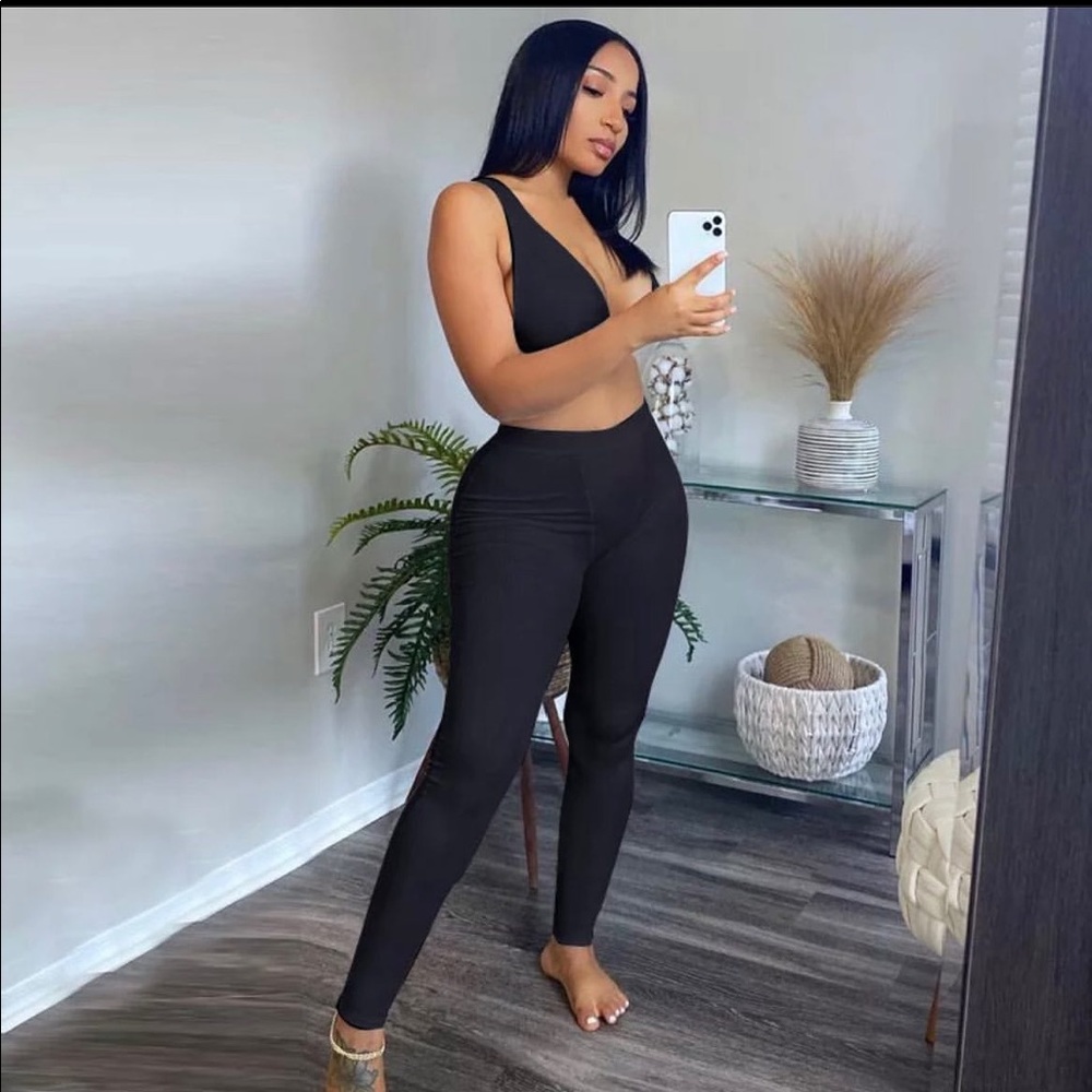Two piece set - Picture 3 of 3